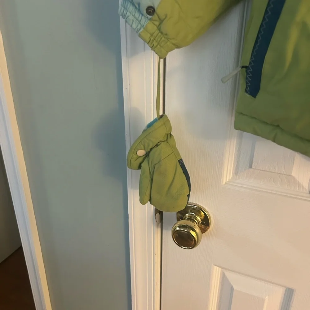 Duex par Duex snow jacket. Pockets, removable hood, flannel inserts. Mittens